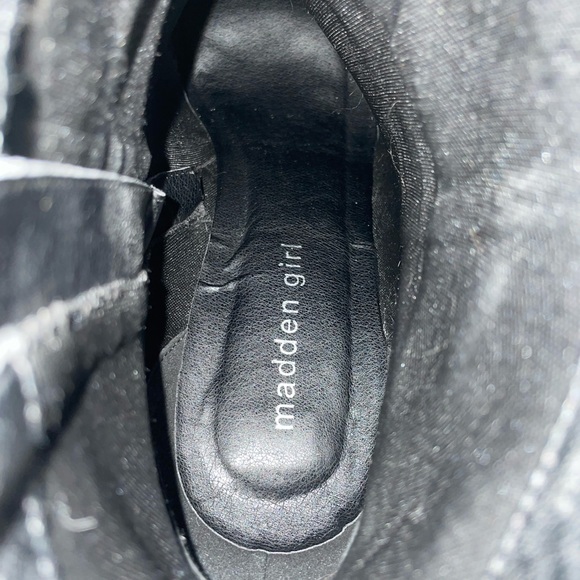 Womens Steve Madden Black Leather heeled booties - Picture 4 of 4